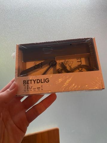 Nieuwe IKEA BETYDLIG wand-/plafondbevestiging beschikbaar voor biedingen