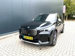BMW iX1 Edrive20 204pk Pan.dak / 19 inch, Zwart, Elektrisch, 420 min, SUV of Terreinwagen