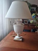 Tafel lamp met stenen onderkant en crème kap., Huis en Inrichting, Lampen | Lampenkappen, Ophalen, Klassiek, Rond, Zo goed als nieuw