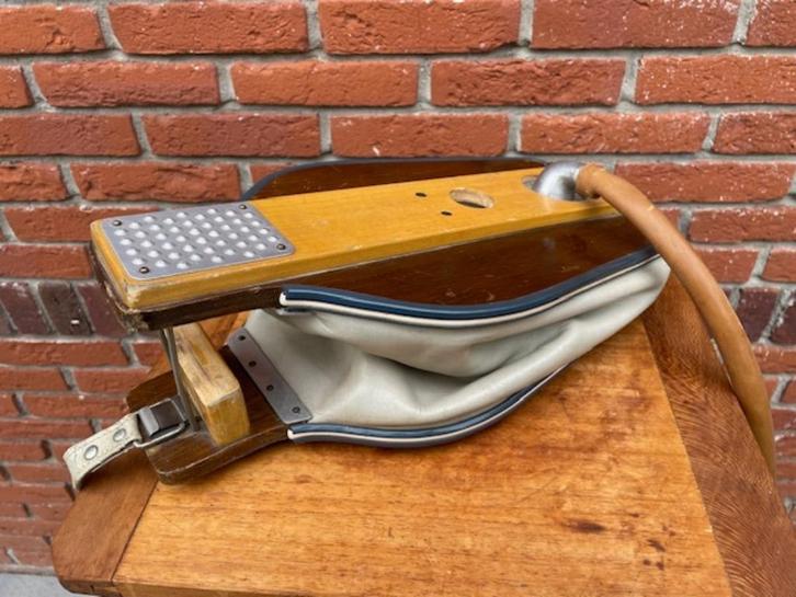 Vintage houten voetpomp., Caravans en Kamperen, Kampeeraccessoires, Ophalen of Verzenden