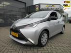 Toyota Aygo 1.0 VVT-i x-fun / NAV / AIRCO / CRUISE CONTROL /, Voorwielaandrijving, Gebruikt, Euro 6, 4 stoelen