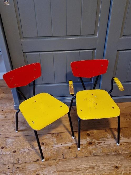 2 x retro kinderstoeltje/ schoolstoeltje origineel 60 j oud, Kinderen en Baby's, Kinderkamer | Tafels en Stoelen, Gebruikt, Stoel(en)