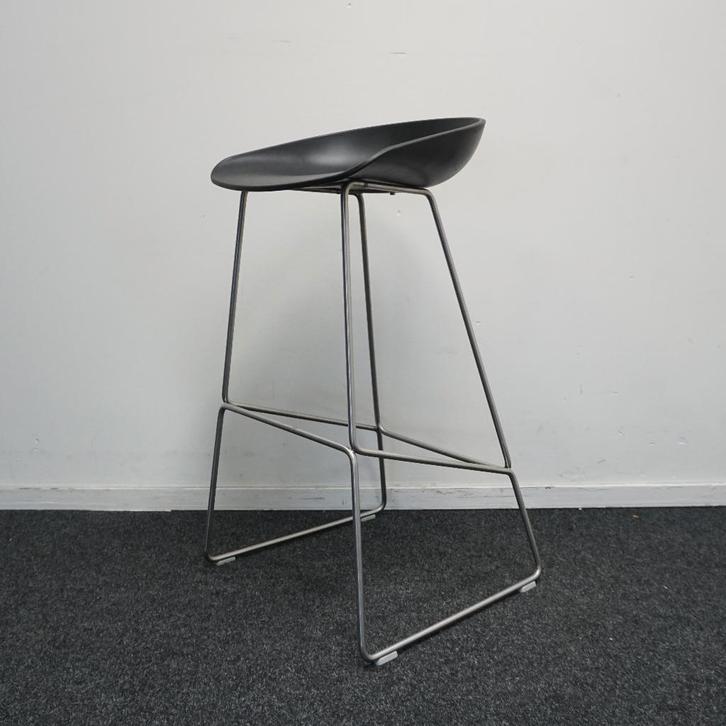 HAY About a Stool AAS38 barkrukken | Zwart | RVS onderstel, Huis en Inrichting, Barkrukken, Gebruikt, 60 tot 90 cm, Kunststof