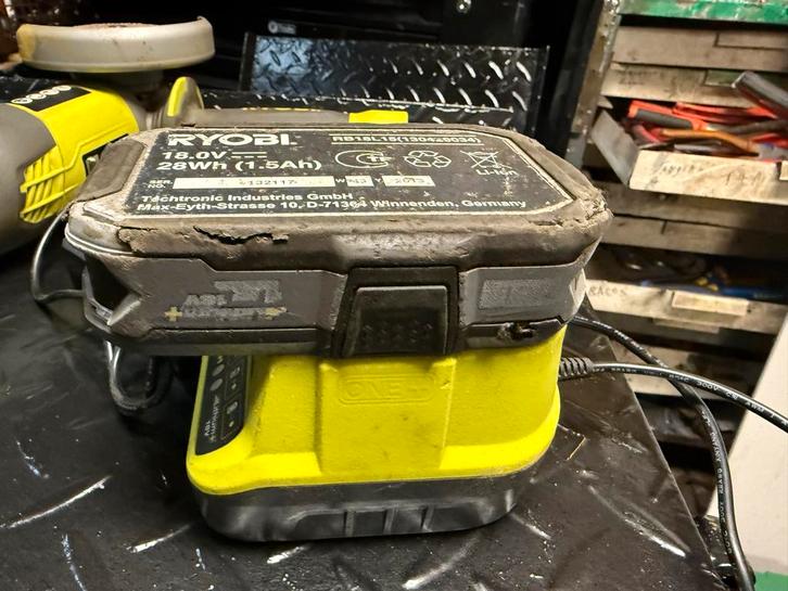 Ryobi Accu Slijptol, Lader & Decoupeerzaag, Doe-het-zelf en Verbouw, Gereedschap | Overige machines, Gebruikt, Ophalen of Verzenden