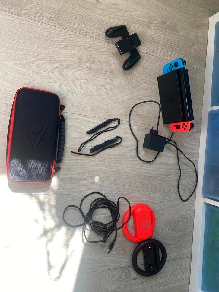 Nintendo Switch gen 2+ Extra's, Spelcomputers en Games, Spelcomputers | Nintendo Switch, Gebruikt, Switch Original, Met 2 controllers