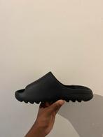 Yeezy Slides (maat 45) - 1x gedragen, in uitstekende staat!, Ophalen of Verzenden, Zo goed als nieuw