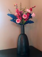 Mooie opgemaakte vaas met zijden bloemen, Huis en Inrichting, Nieuw, Ophalen