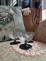 3 Brocante Geslepen Glazen op Zwart Voetje ** Mimosa **, Antiek en Kunst, Antiek | Glas en Kristal, Ophalen of Verzenden