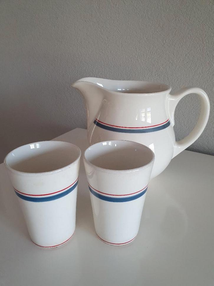 Laaks Brocante, melkkan met twee bekers Petrus Regout, Huis en Inrichting, Keuken | Servies, Gebruikt, Overige typen, Overige stijlen