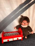 Vintage Monchhichi met bedje, Ophalen, Zo goed als nieuw