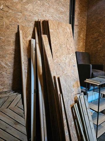 Partijtje hout beschikbaar voor biedingen