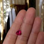 Oorbellen wit goud 18k robijn hart, Sieraden, Tassen en Uiterlijk, Oorbellen, Hangers, Nieuw, Ophalen of Verzenden, Met edelsteen