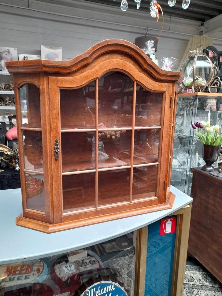 Wand vitrine in een nette staat., Huis en Inrichting, Kasten | Vitrinekasten, Zo goed als nieuw, Minder dan 100 cm, 50 tot 100 cm