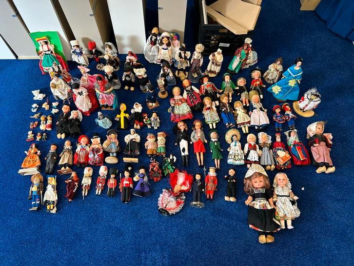 Vintage Poppen Klederdracht Wereld (80 stuks)- Jaren '60-'80, Verzamelen, Poppen, Gebruikt, Pop, Ophalen of Verzenden