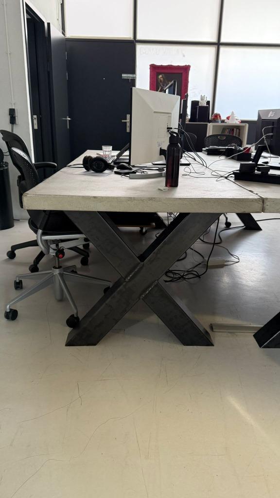 Industrial Style Concrete Table, Huis en Inrichting, Tafels | Sidetables, Zo goed als nieuw, 25 tot 50 cm, 200 cm of meer, Rechthoekig