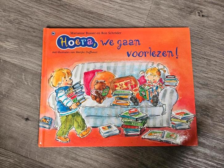 Hoera, we gaan voorlezen! - Marianne Busser & Ron Schröder, Boeken, Kinderboeken | Baby's en Peuters, Zo goed als nieuw, 3 tot 4 jaar