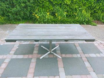 Robuuste houten tuintafel 200x104x75 beschikbaar voor biedingen