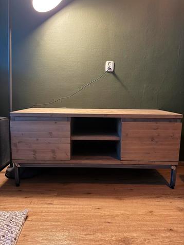 Tv meubel beschikbaar voor biedingen