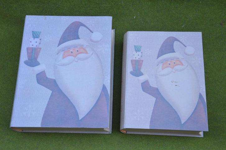 2 kerst opbergboxen in de vorm van een kerstboek,29 cm + 25c, Diversen, Kerst, Zo goed als nieuw, Ophalen of Verzenden