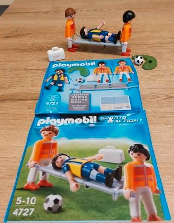 Playmobil sports en Action 4727 voetballer en EHBO brancard beschikbaar voor biedingen