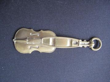 Vintage viool hanger. Ornament Ook leuk als decoratiestuk beschikbaar voor biedingen