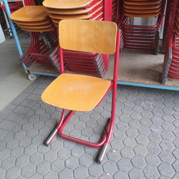 Presikhaaf schoolstoel - rood metalen frame beschikbaar voor biedingen