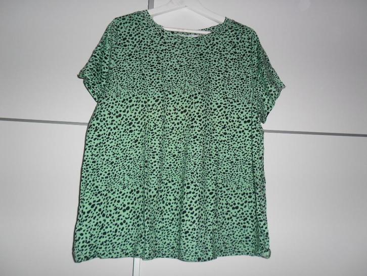 Studio Untold Groen T-shirt Met Zwarte Dots Maat 50/52, Kleding | Dames, Grote Maten, Zo goed als nieuw, Shirt of Top, Groen, Verzenden