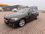BMW 5-Serie 530D 190KW Touring Aut8 2015 Bruin, Auto's, BMW, 2993 cc, 1795 kg, Leder, Stationwagon