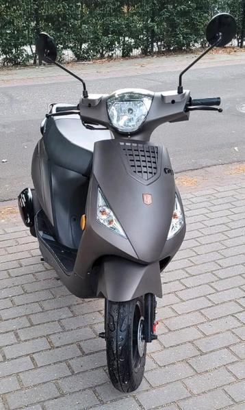 Zgan scooter geel kenteken bj 2024 beschikbaar voor biedingen