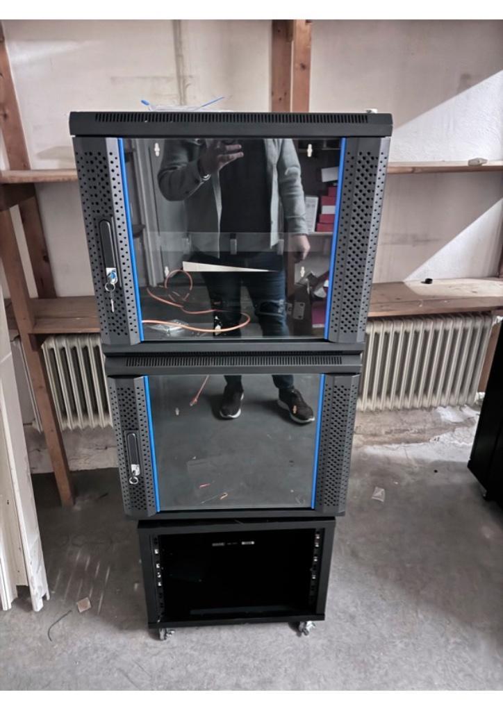 9U wandkast met glazen deur 600x450x500 1x en 1x open kast, Computers en Software, Serverkasten, Zo goed als nieuw, Glas, Plaatstaal