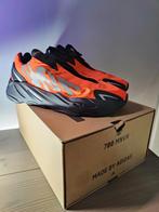 Yeezy boost 700 mnvn Orange maat 45 1/3, Kleding | Heren, Schoenen, Ophalen of Verzenden, Zo goed als nieuw, Overige kleuren