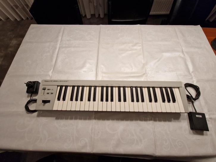Roland PC-200 MKII MIDI Keyboard Controller, Muziek en Instrumenten, Keyboards, Gebruikt, Overige aantallen, Roland, Aanslaggevoelig