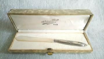 Antieke parelmoer briefopener met verzilverd handvat 19 cm  beschikbaar voor biedingen