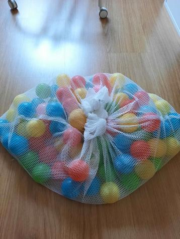 Net met ballen (ballenbak) beschikbaar voor biedingen