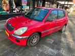 Daihatsu Sirion 1.0 STI 2004 Rood 119885 km en apk., Auto's, Daihatsu, Voorwielaandrijving, 750 kg, 58 pk, Handgeschakeld