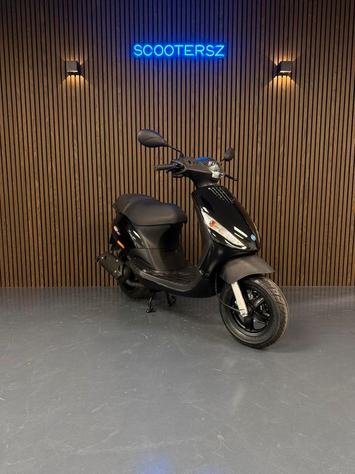 Zip 2t 45km 2016 2700km!! Zeer netjes en origineel, Fietsen en Brommers, Scooters | Piaggio, Zo goed als nieuw, Overige modellen