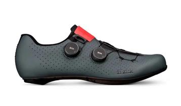 Nieuwe fietskleding dames, schoenen Fizik 50% korting beschikbaar voor biedingen