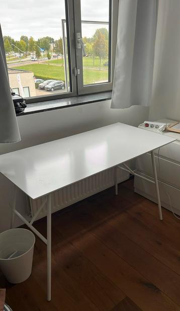 For Sale: White Desk/Table beschikbaar voor biedingen