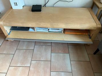 Houten Tv Meubel beschikbaar voor biedingen