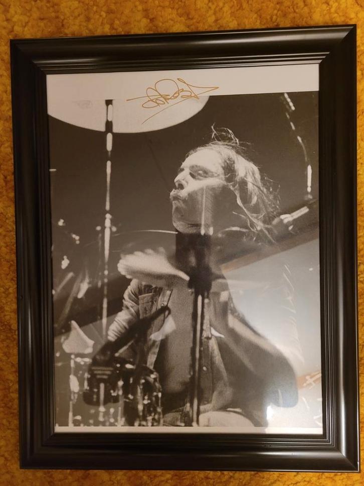 Gesigneerde foto John Coghlan (Status Quo), Antiek en Kunst, Kunst | Tekeningen en Foto's, Ophalen