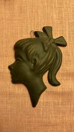 Vintage beeldje meisje zwart plateel, Ophalen of Verzenden