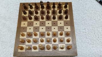 Mini houten schaakset met pin-bord – 15x15 cm beschikbaar voor biedingen