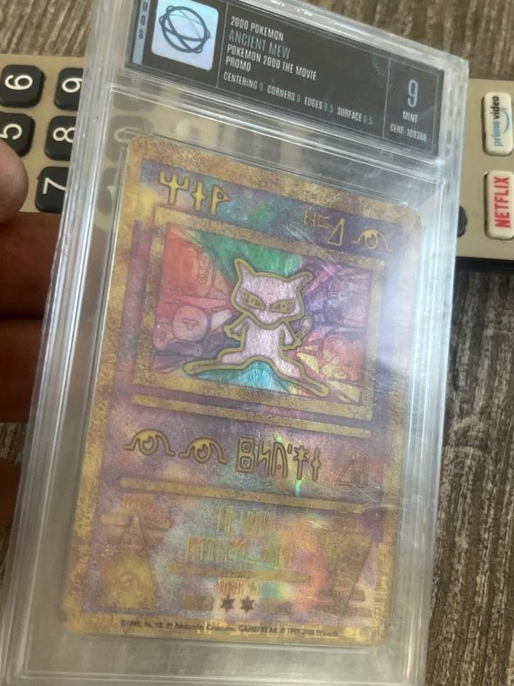 Ancient mew pokemon kaart promo the movie 2000, Hobby en Vrije tijd, Verzamelkaartspellen | Pokémon, Zo goed als nieuw, Losse kaart