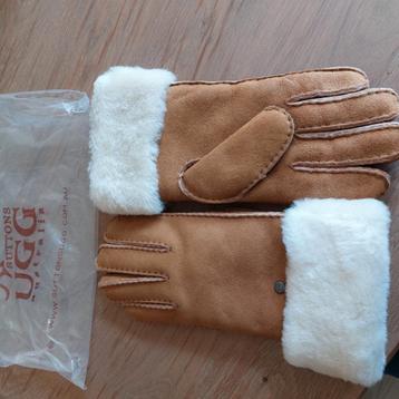 Ugg suède handschoenen mt L  cognac kleur. beschikbaar voor biedingen