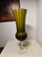 2837 Empoli Italië Olijfgroene Vaas op Voet, Gebruikt, Ophalen of Verzenden, Glas, Minder dan 50 cm