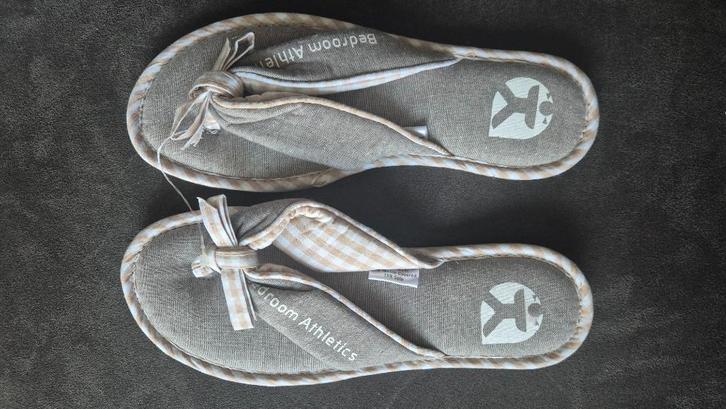 Stoffen teenslippers maat 35/36, Kleding | Dames, Schoenen, Nieuw, Slippers, Beige, Ophalen of Verzenden