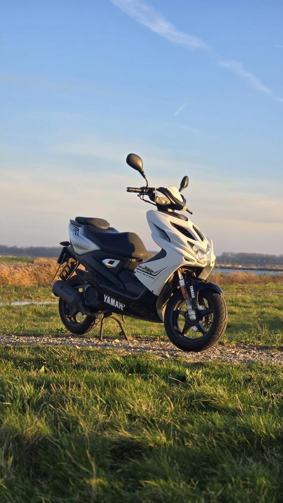 Yamaha aerox 4t 2016, Fietsen en Brommers, Scooters | Yamaha, Zo goed als nieuw, Aerox, Benzine, Ophalen