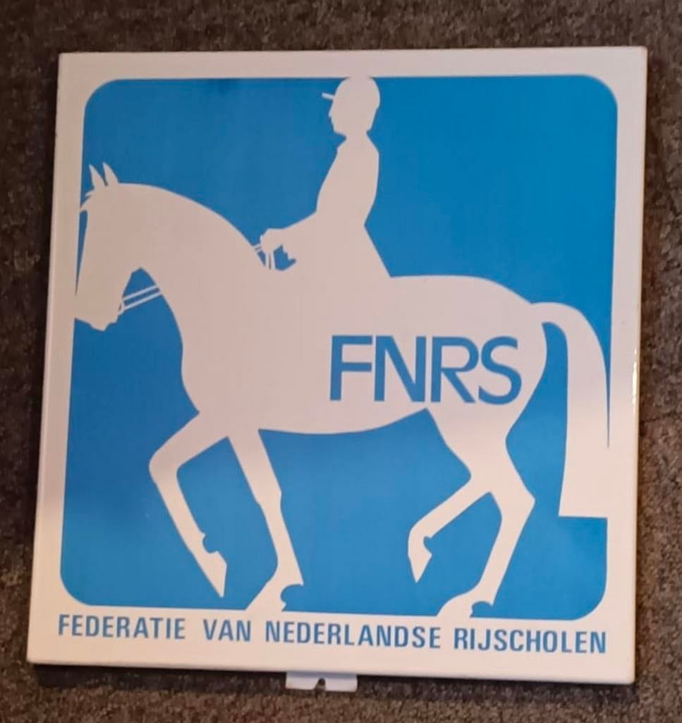Emaille bord fnrs federatie van nederlandse rijscholen, Ophalen