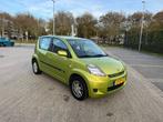 Daihatsu Sirion 2 1.3-16V Prestige Automaat, Auto's, Daihatsu, Metallic lak, Stof, Gebruikt, 4 cilinders