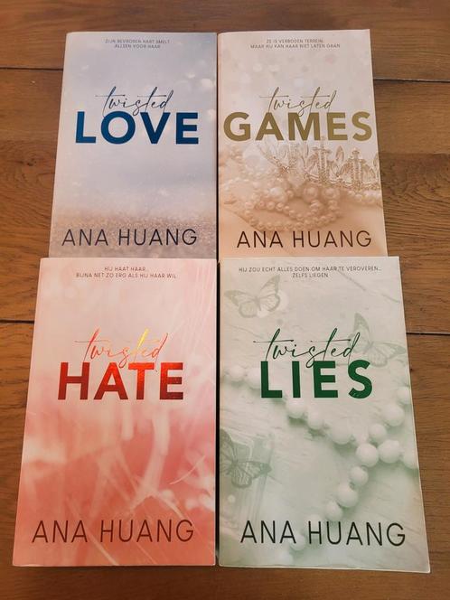 Nederlands - Twisted Serie - Anna Huang, Boeken, Romans, Gelezen, Nederland, Ophalen of Verzenden